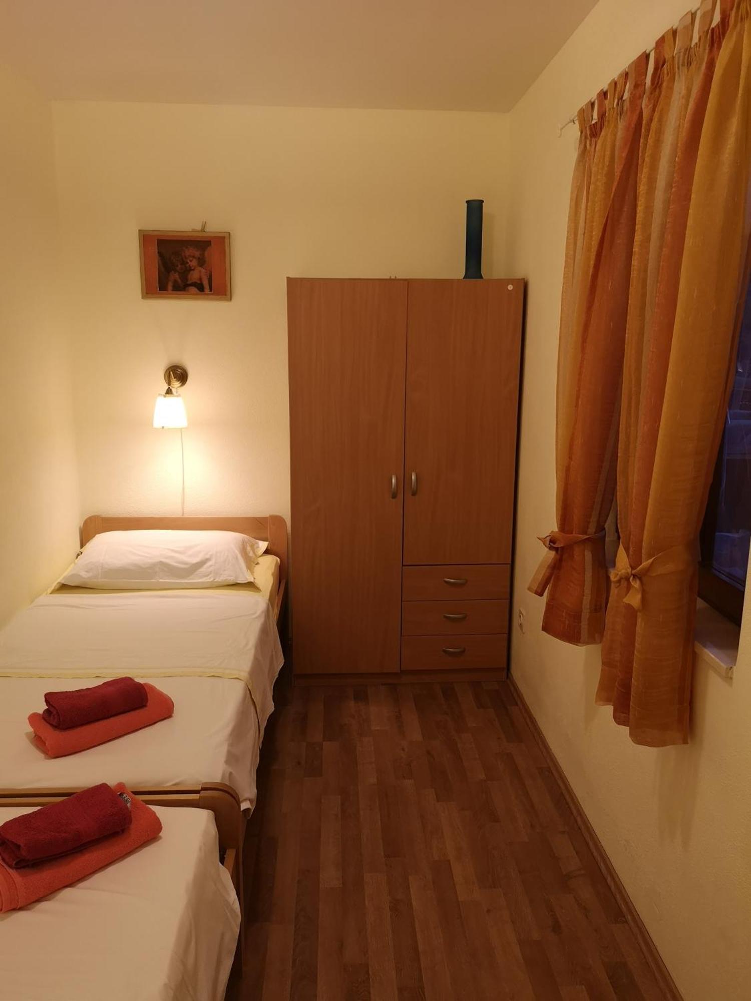 Holiday Home Cvitka Vis Bagian luar foto