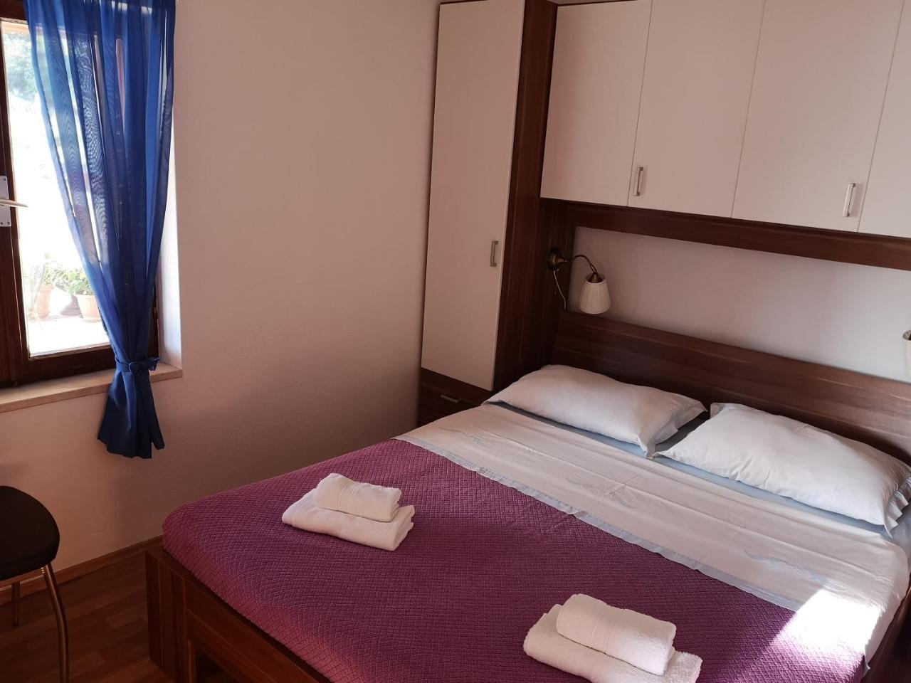 Holiday Home Cvitka Vis Bagian luar foto