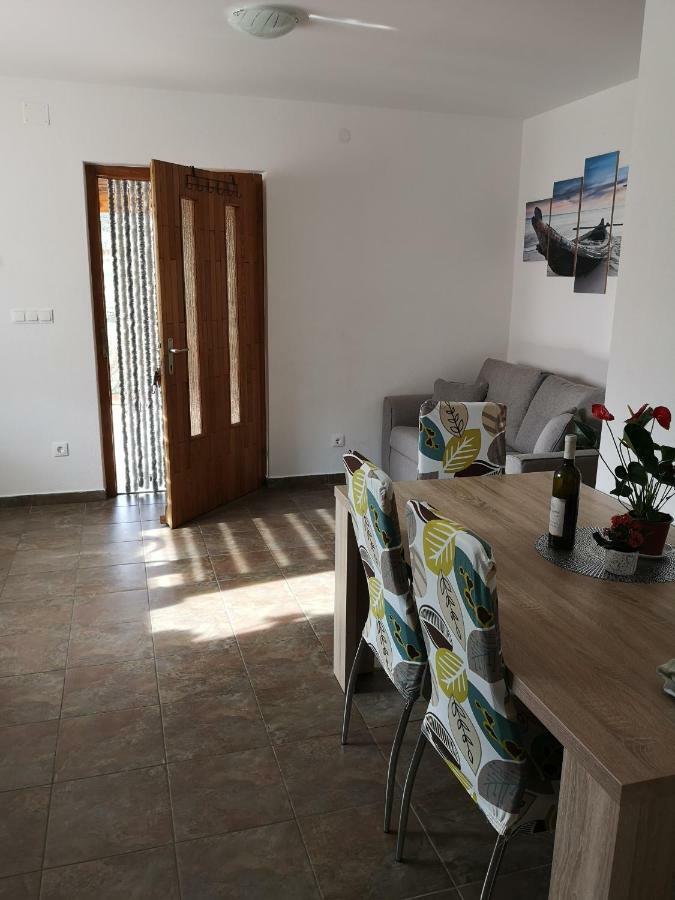 Holiday Home Cvitka Vis Bagian luar foto