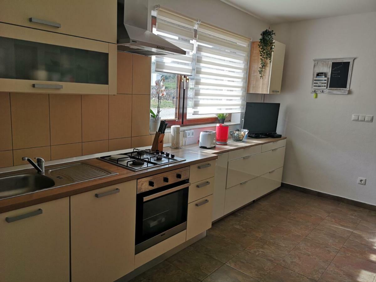Holiday Home Cvitka Vis Bagian luar foto